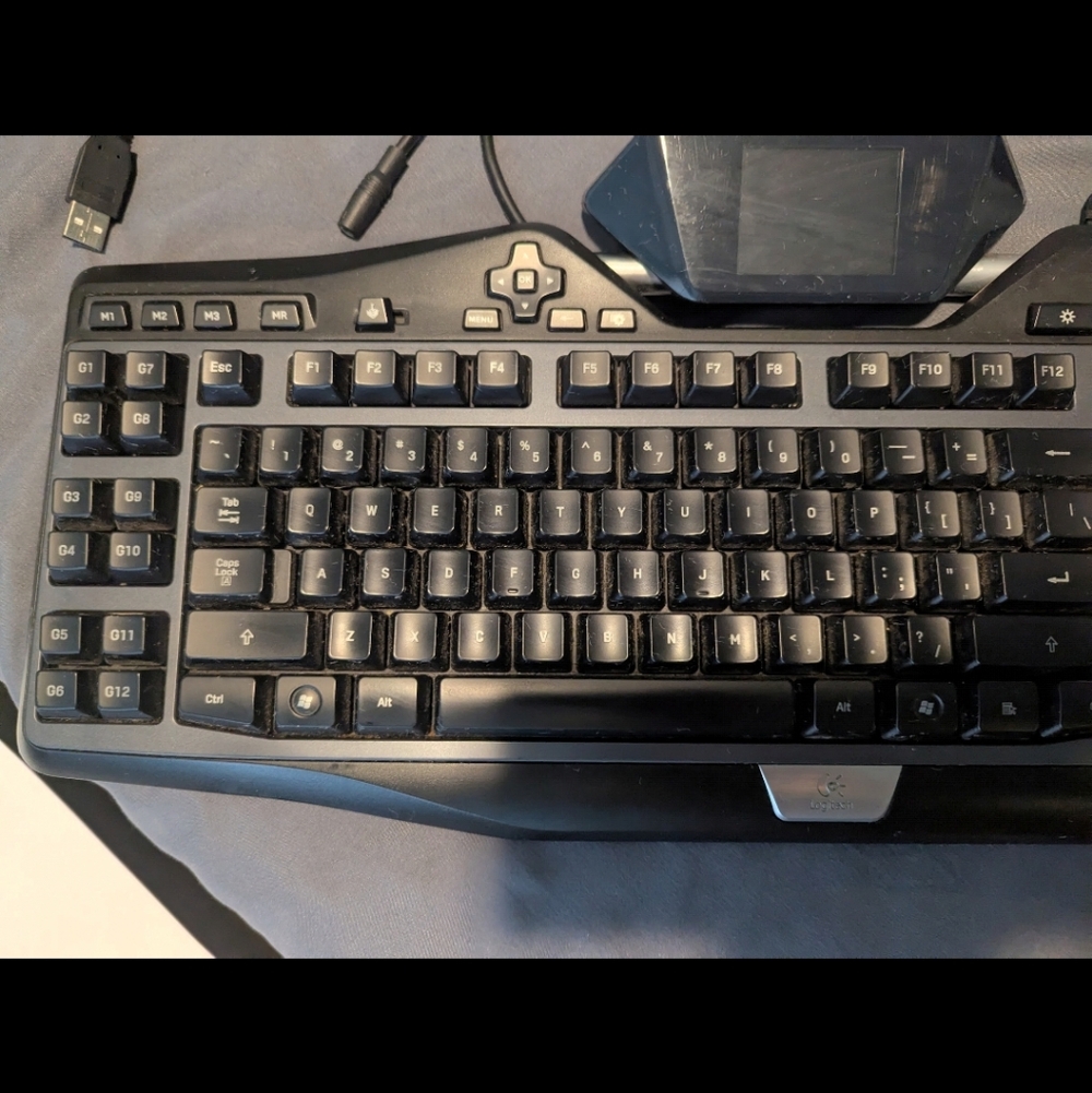 Logitech G19 Keyboard - Picture 2 of 6
